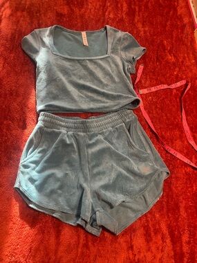 ALO Blue Velour Lounge beachside terrycloth set topsize med / bottoms size sm